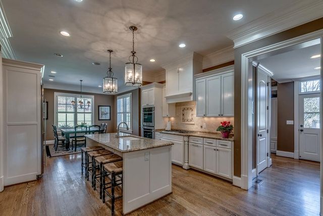 1330 Burton Valley Rd, Nashville, TN 37215