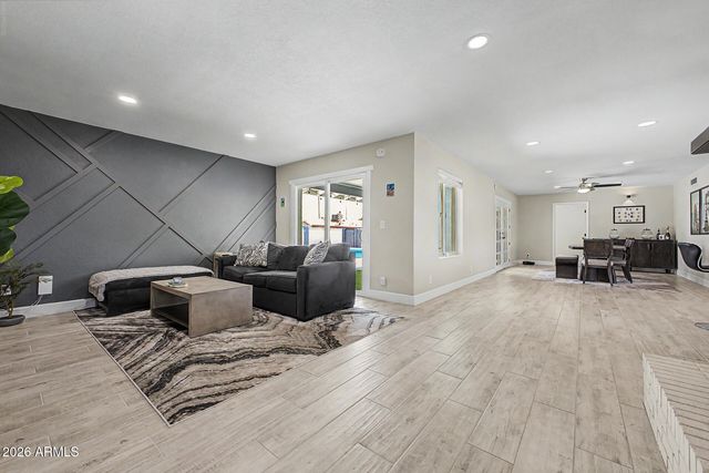 2019 E FOUNTAIN Street, Mesa, AZ 85213