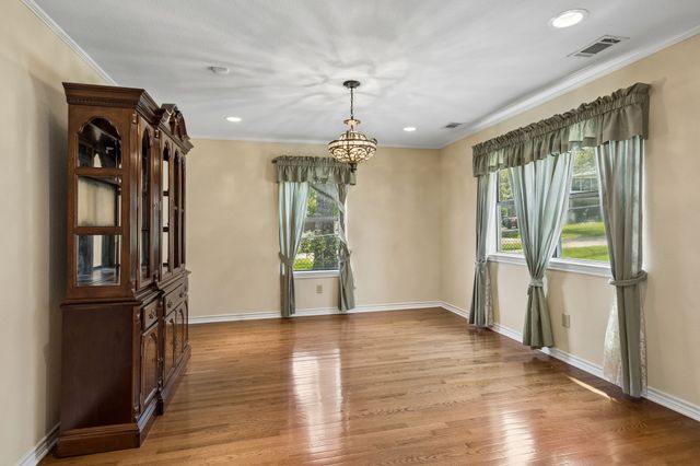 140 Pin Oak Drive, Mabank, TX 75156