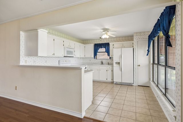 140 Pin Oak Drive, Mabank, TX 75156