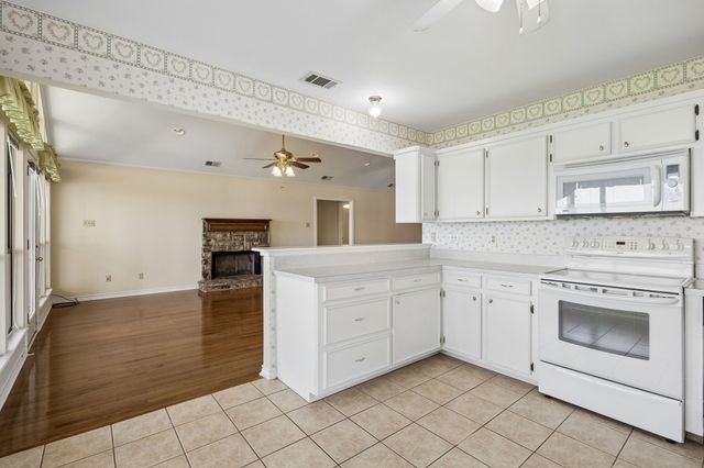 140 Pin Oak Drive, Mabank, TX 75156