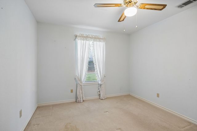 140 Pin Oak Drive, Mabank, TX 75156