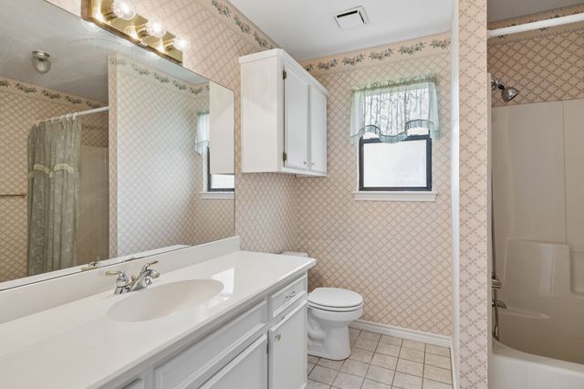 140 Pin Oak Drive, Mabank, TX 75156