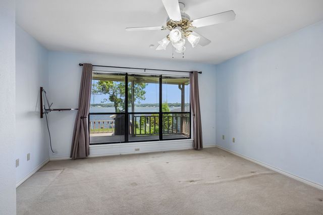140 Pin Oak Drive, Mabank, TX 75156