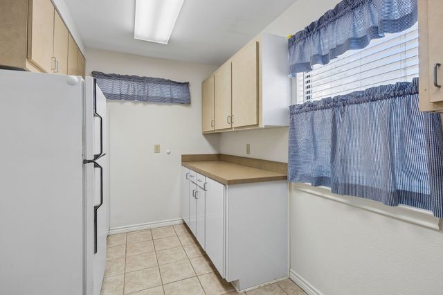 140 Pin Oak Drive, Mabank, TX 75156