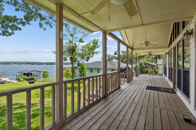 140 Pin Oak Drive, Mabank, TX 75156
