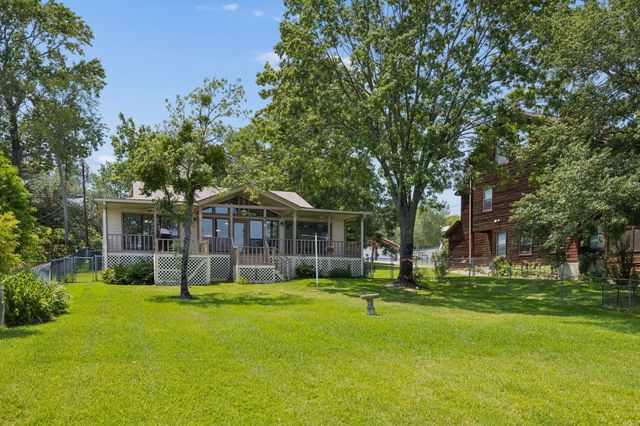 140 Pin Oak Drive, Mabank, TX 75156