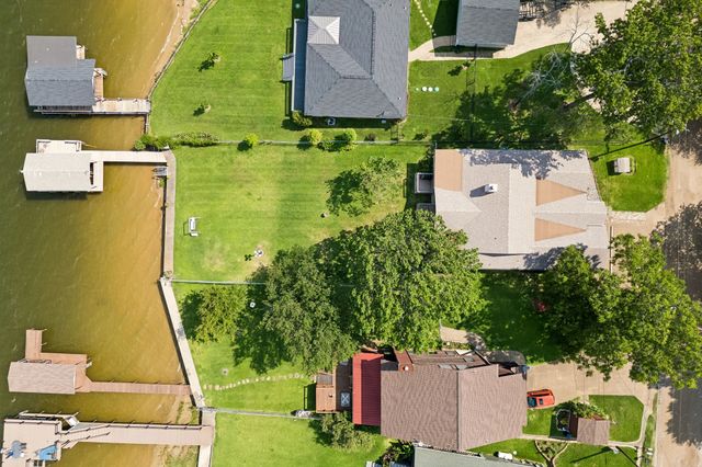 140 Pin Oak Drive, Mabank, TX 75156