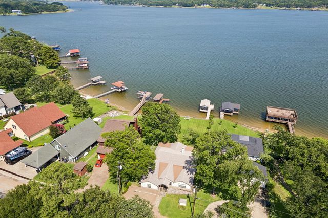 140 Pin Oak Drive, Mabank, TX 75156