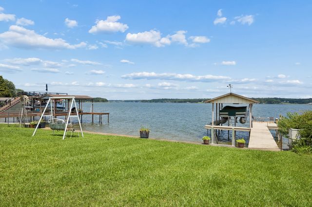 140 Pin Oak Drive, Mabank, TX 75156