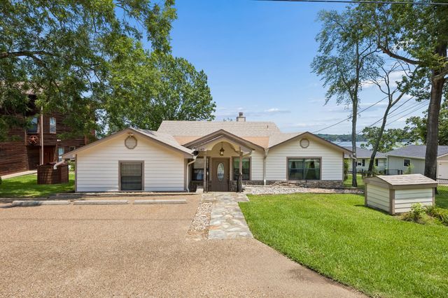 140 Pin Oak Drive, Mabank, TX 75156