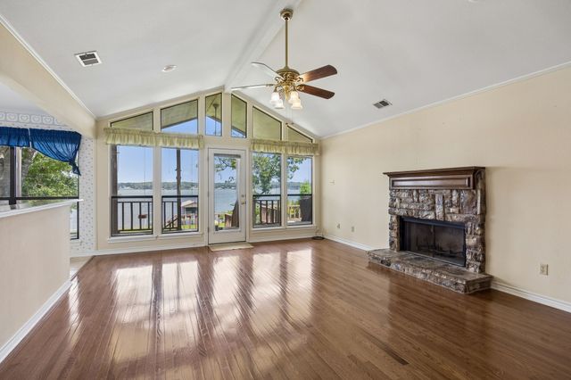 140 Pin Oak Drive, Mabank, TX 75156