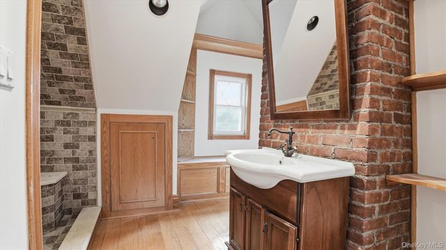 40 Meadow Street, Garden City, NY 11530