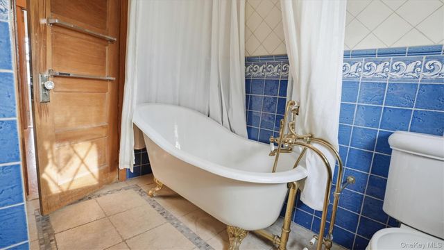 40 Meadow Street, Garden City, NY 11530