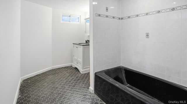 40 Meadow Street, Garden City, NY 11530