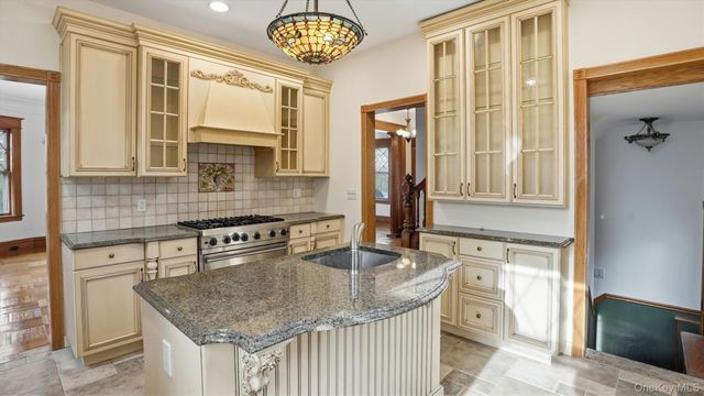 40 Meadow Street, Garden City, NY 11530