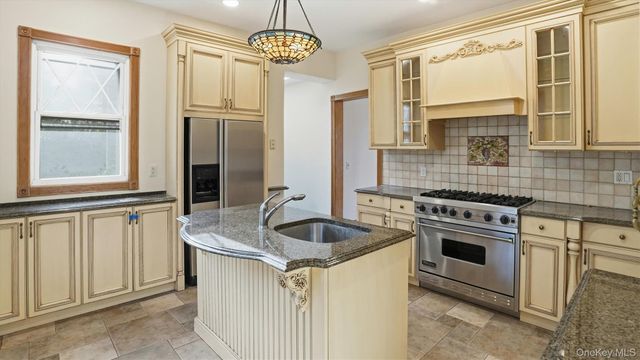 40 Meadow Street, Garden City, NY 11530