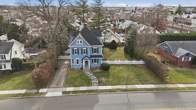 40 Meadow Street, Garden City, NY 11530