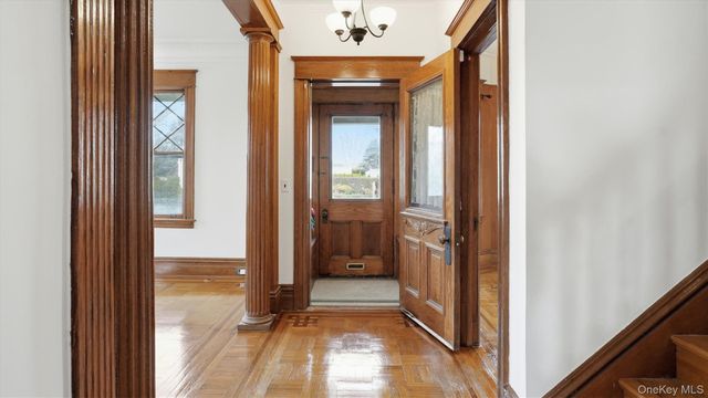 40 Meadow Street, Garden City, NY 11530