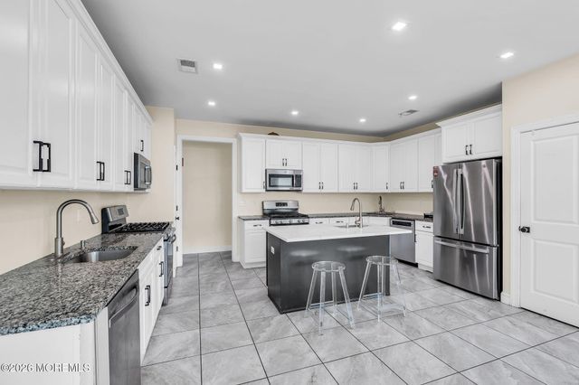 7 Dune Court, Lakewood, NJ 08701