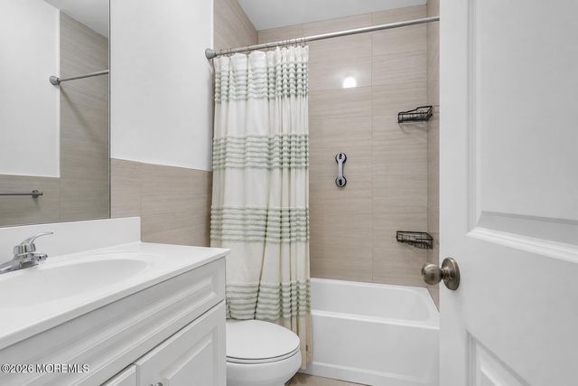 7 Dune Court, Lakewood, NJ 08701