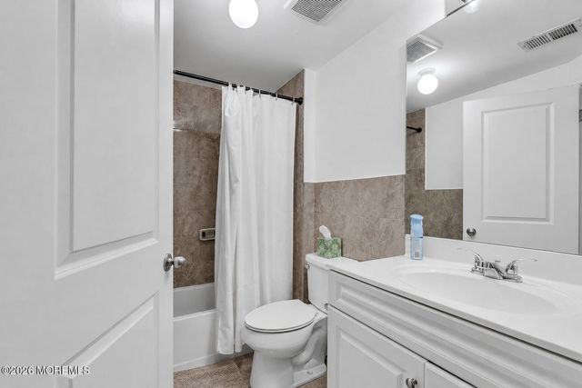 7 Dune Court, Lakewood, NJ 08701