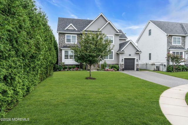 7 Dune Court, Lakewood, NJ 08701