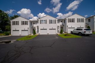 572 Smithfield Road 8, North Providence, RI 02904