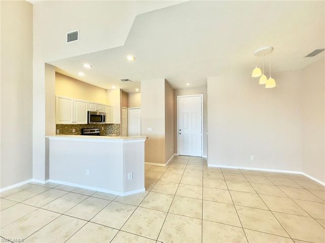 4256 Liron AVE # 203, Fort Myers, FL 33916