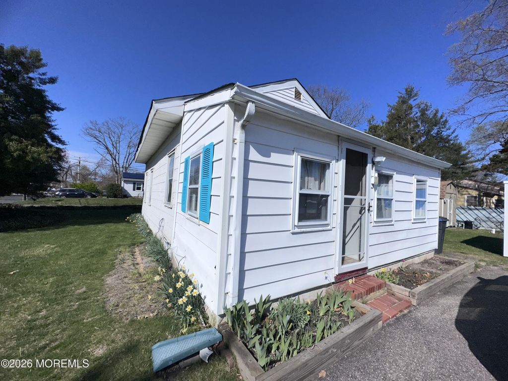 537 Harding Avenue, Toms River, NJ 08753