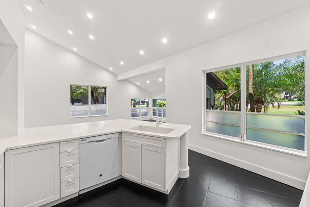 900 Greensward Lane 114-g, Delray Beach, FL 33445
