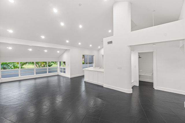 900 Greensward Lane 114-g, Delray Beach, FL 33445