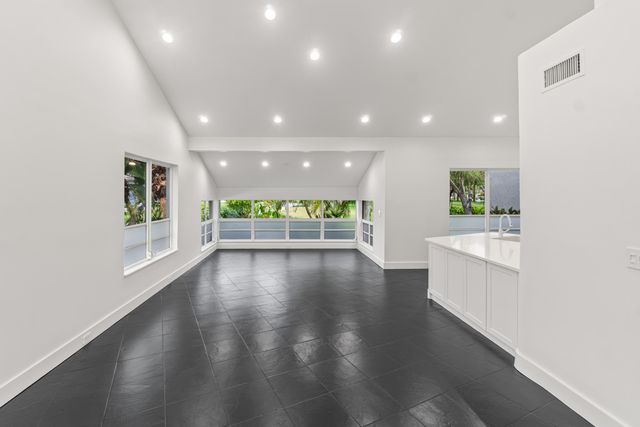 900 Greensward Lane 114-g, Delray Beach, FL 33445