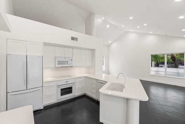 900 Greensward Lane 114-g, Delray Beach, FL 33445