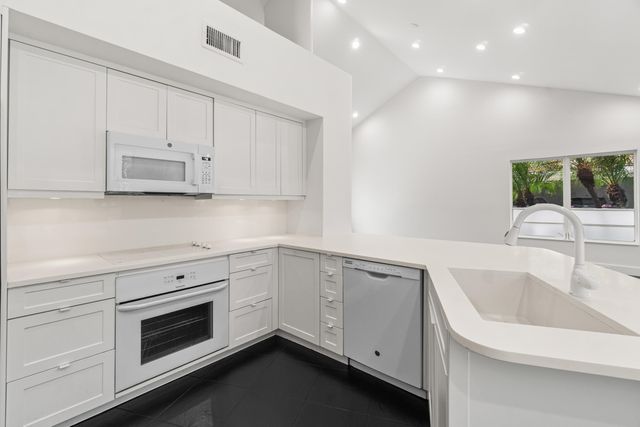 900 Greensward Lane 114-g, Delray Beach, FL 33445