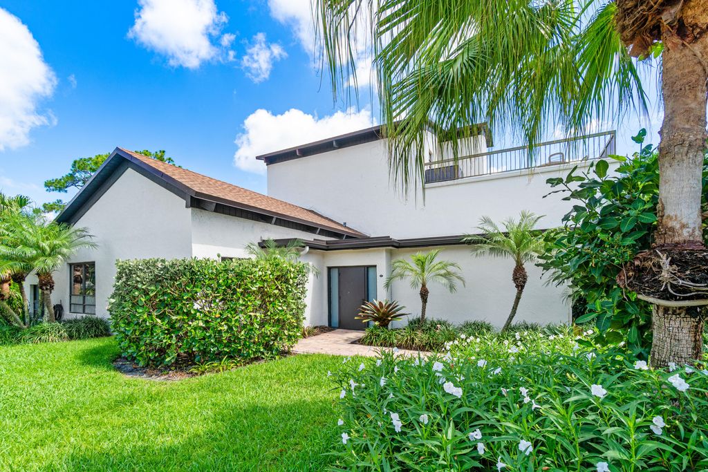 900 Greensward Lane 114-g, Delray Beach, FL 33445