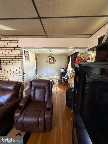8436 STOW RD, Pennsauken, NJ 08110