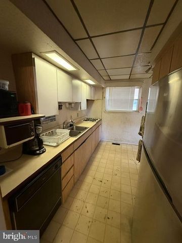 8436 STOW RD, Pennsauken, NJ 08110