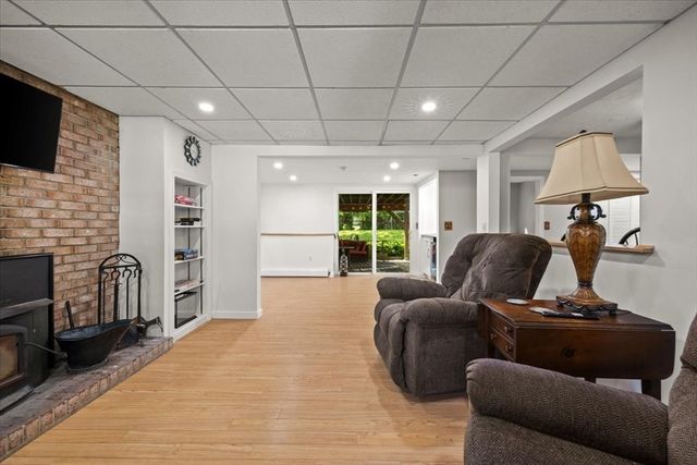 26 Brookings Dr, Kingston, MA 02364