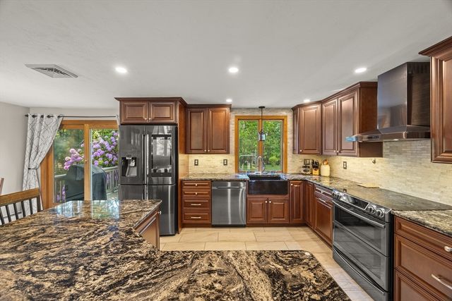26 Brookings Dr, Kingston, MA 02364