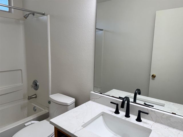 111 Mist Flower DR, Pflugerville, TX 78660