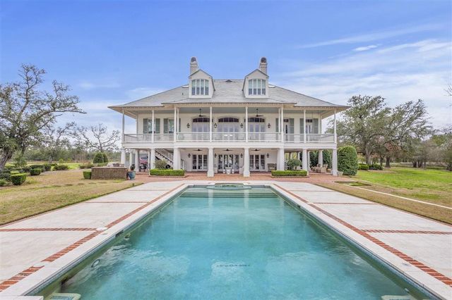 4274 Bayou Bay Drive, Lake Charles, LA 70605