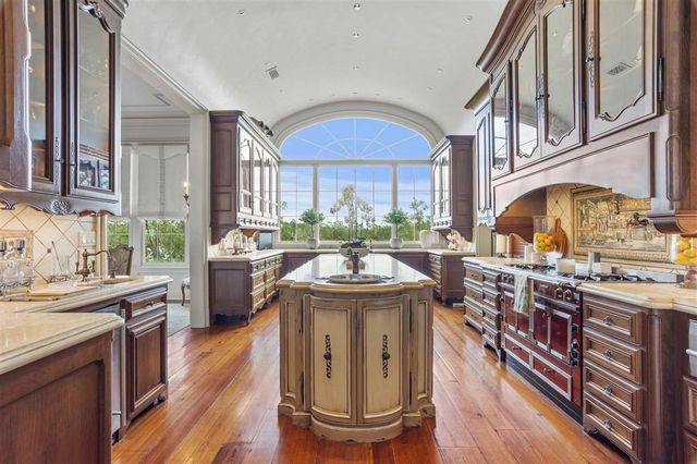 4274 Bayou Bay Drive, Lake Charles, LA 70605