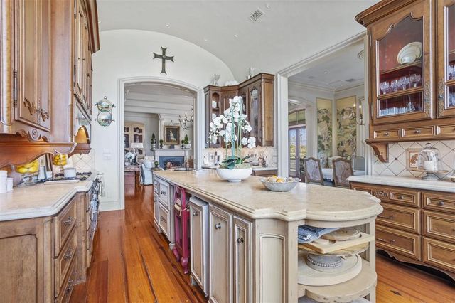 4274 Bayou Bay Drive, Lake Charles, LA 70605