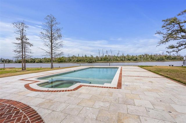 4274 Bayou Bay Drive, Lake Charles, LA 70605