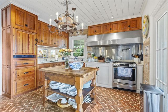 4274 Bayou Bay Drive, Lake Charles, LA 70605