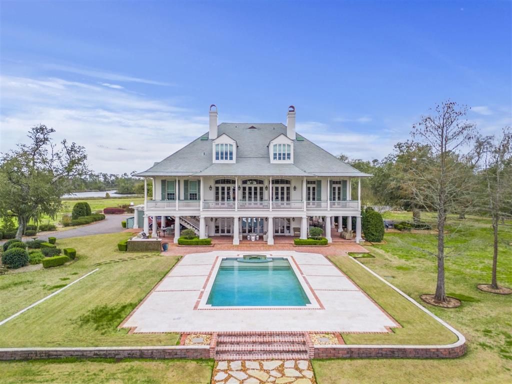 4274 Bayou Bay Drive, Lake Charles, LA 70605