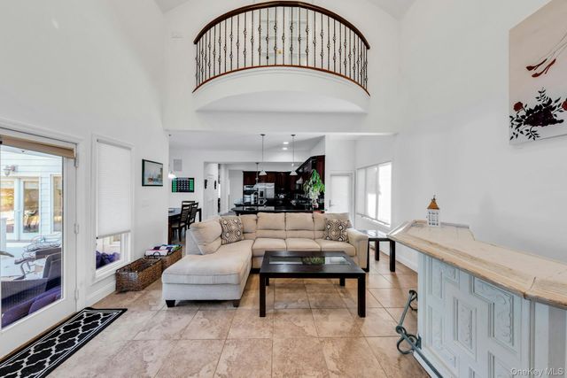 10 Bay Woods Drive, Hampton Bays, NY 11946