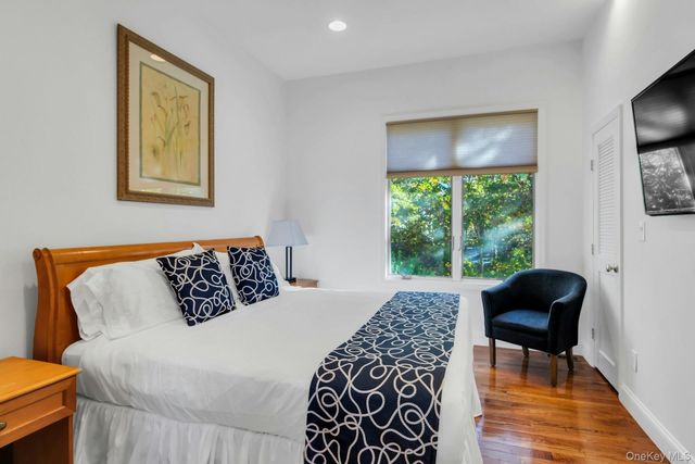 10 Bay Woods Drive, Hampton Bays, NY 11946