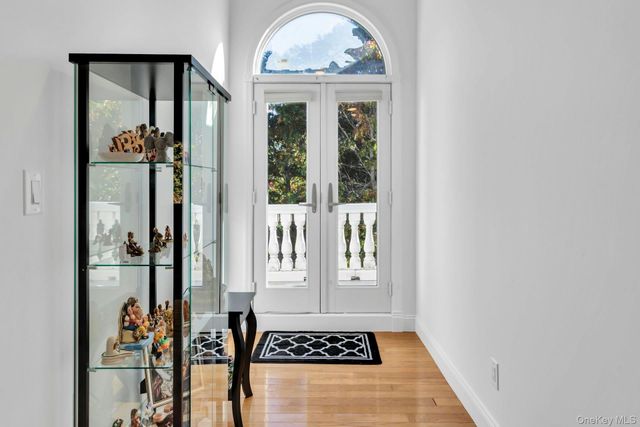 10 Bay Woods Drive, Hampton Bays, NY 11946